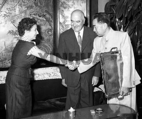 1959年6月16日，周恩来总理亲切会见了前来访问的智利前副总统兼国会主席德尔佩