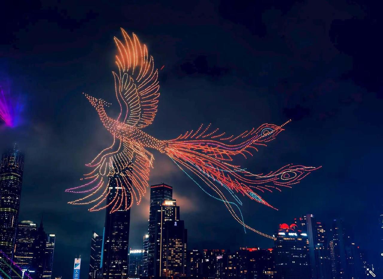 昨晚，5.19中国旅游日主会场活动在广州塔启动，珠江两岸上演璀璨灯光秀。鳌鱼、醒