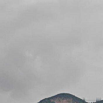 🌥 善良，是清晨第一缕阳光温柔地触碰大地，是陌生人相遇时眼底流淌的暖意。它无需