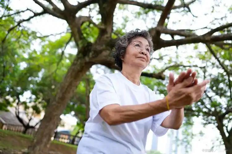 真实案例揭示：甲钴胺治疗神经损伤要吃多久才见效，用药时有哪些误区需警惕？

前几