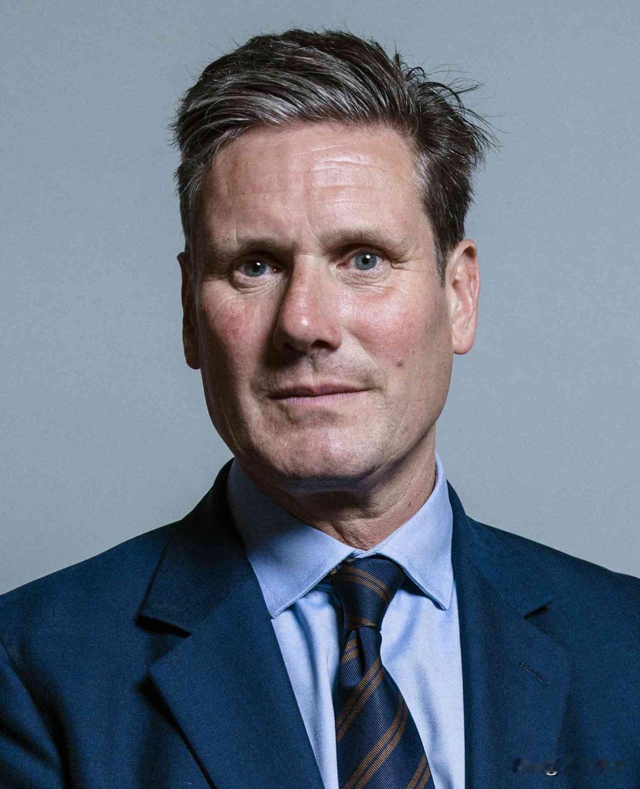 英国首相斯塔默自己给自己挖坑，直到被迫下台才幡然醒悟，公开质疑“无限援乌”，强调