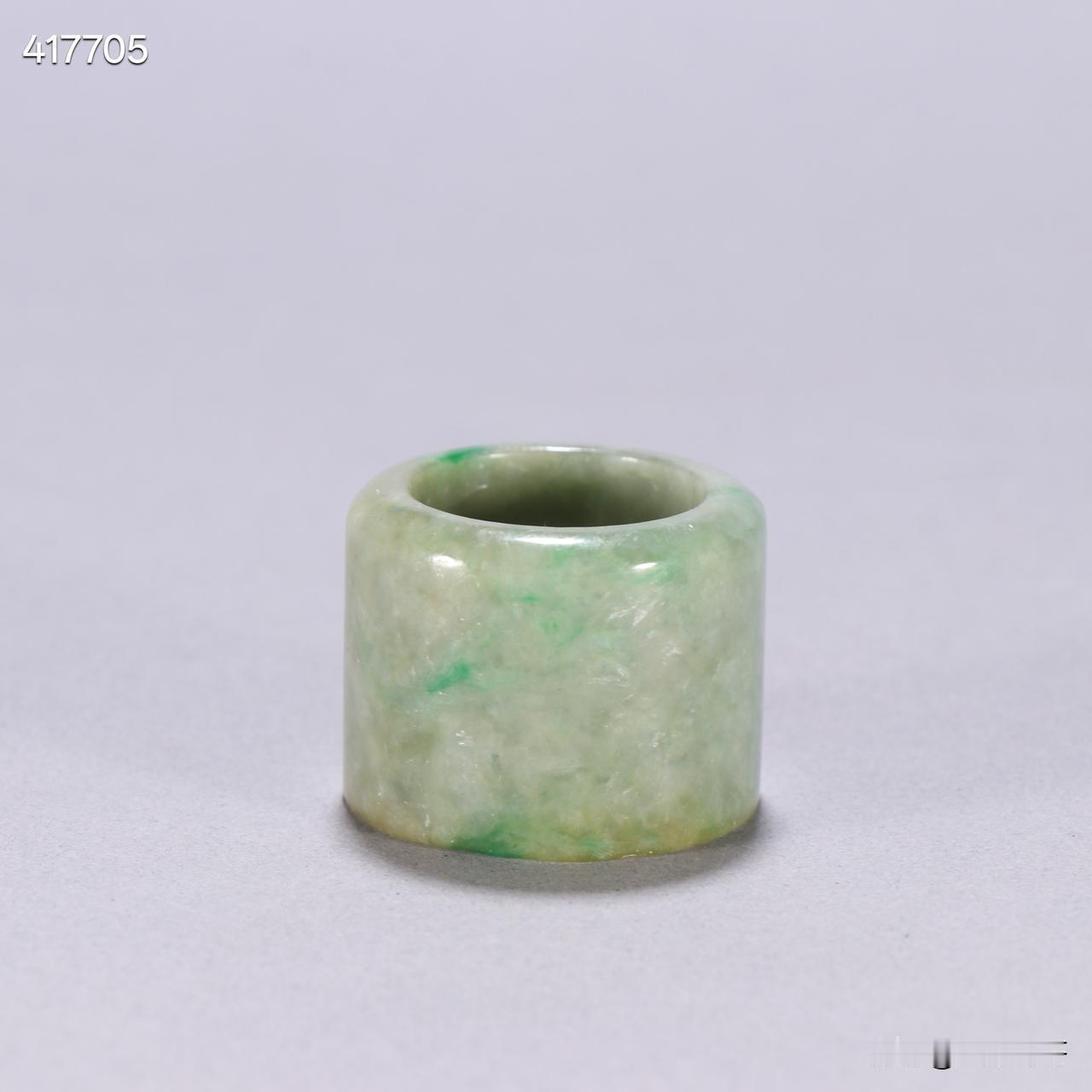 清 翡翠扳指
规格：内径2.2cm宽2.5cm重32.4g