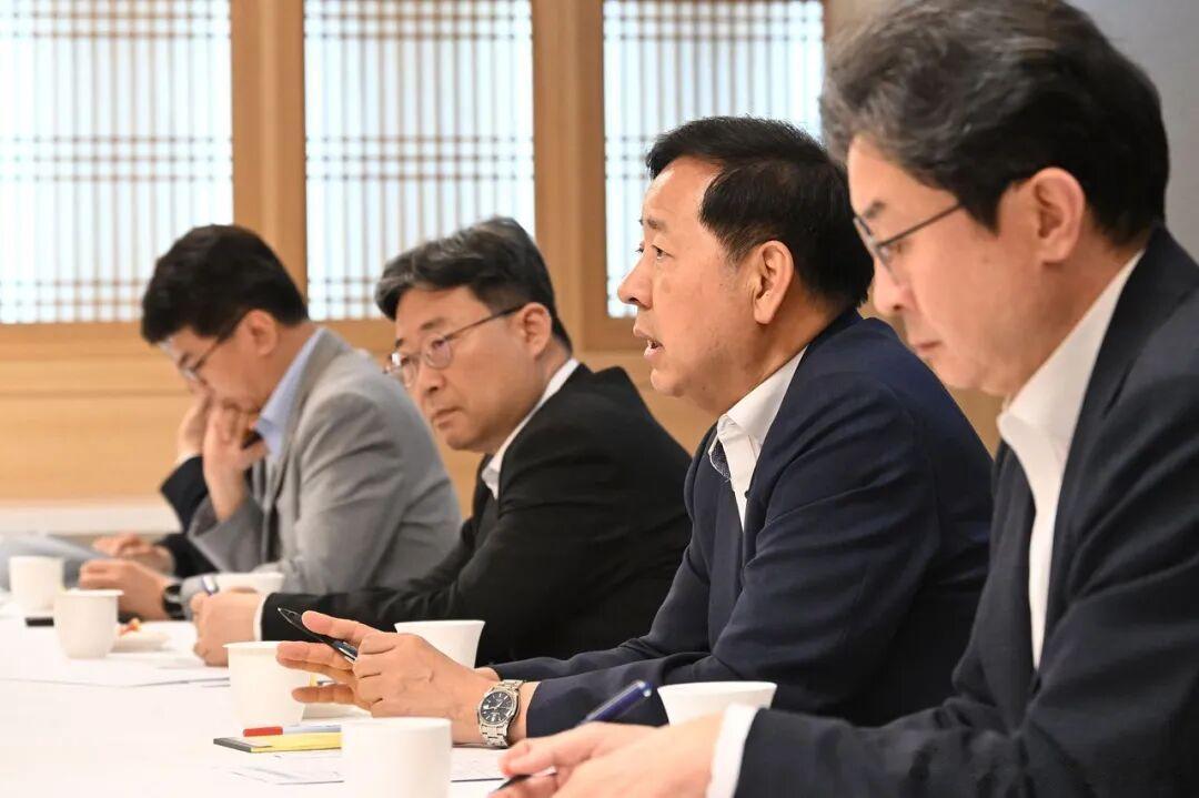 【韩国出手救市了】7月29日晚间，韩国承诺将出台更多措施稳定股市，并限制散户投资