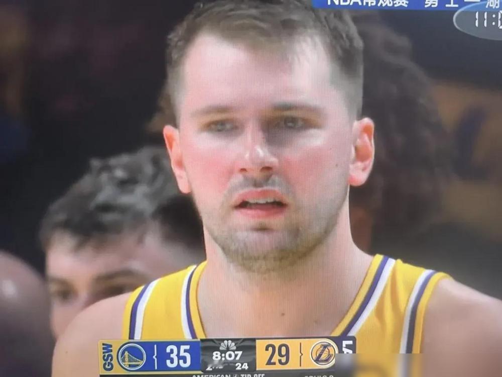 一不小心，湖人又筹齐了“三巨头”！

最近看湖人比赛真是又揪心又惊喜——詹姆斯伤