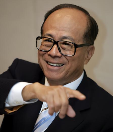 李嘉诚将43个港口向内地投资者敞开大门，他不是想通了，而是清楚再不低头李家就完蛋
