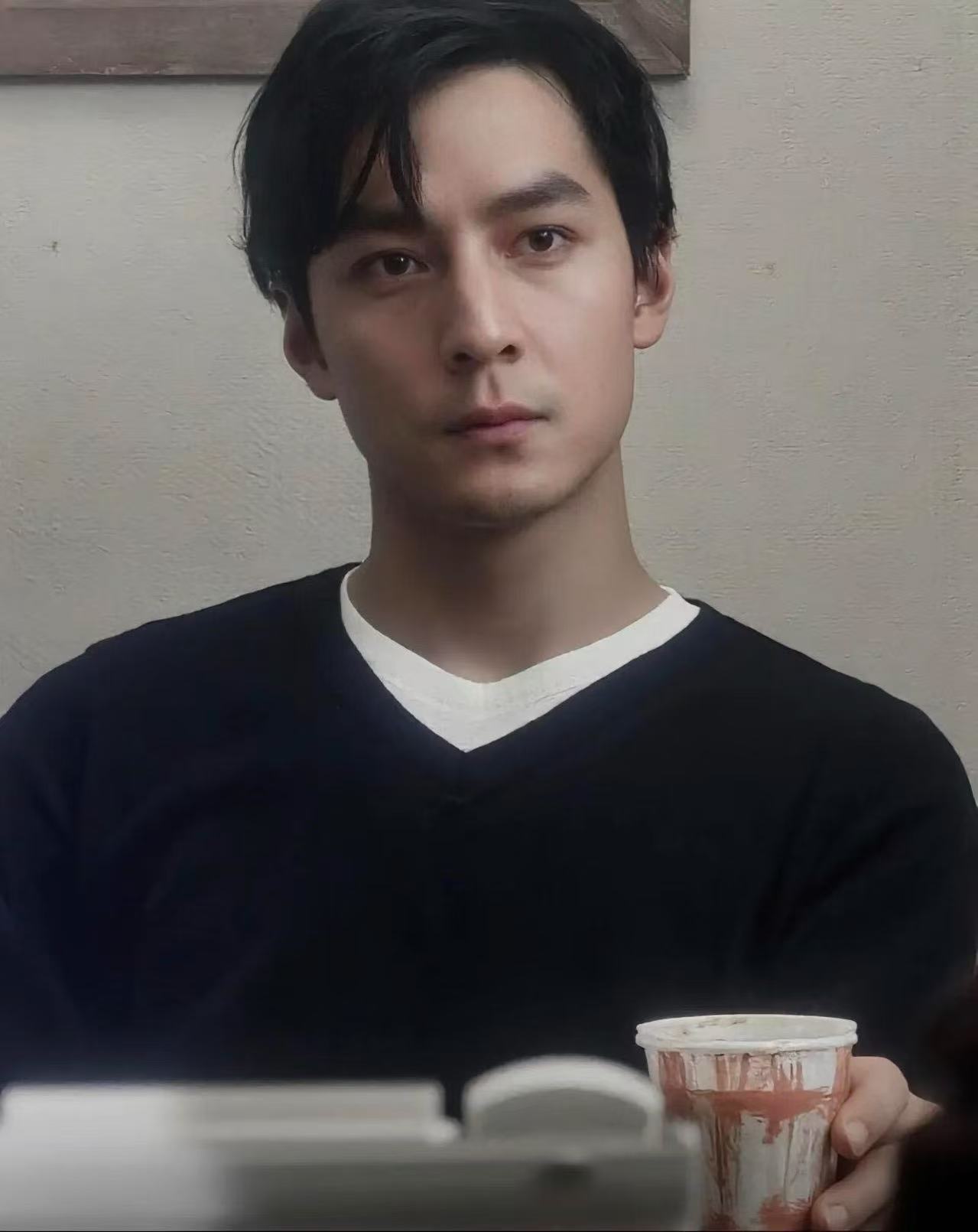 你是吴彦祖那他是谁 如果帅有标准，那吴彦祖就是标尺本身。年轻时的惊鸿一瞥已成传奇