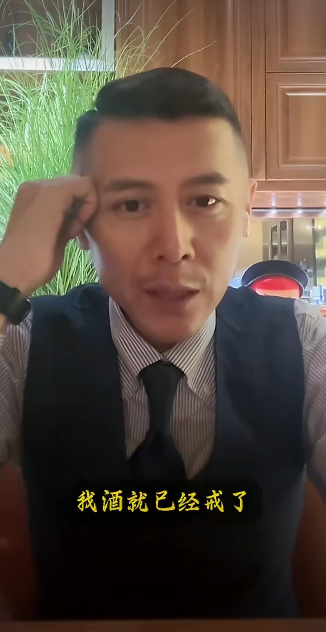我朋友是健身教练，
他跟我说了句大实话，
像大冰这样46岁了，两三个月瘦了30斤