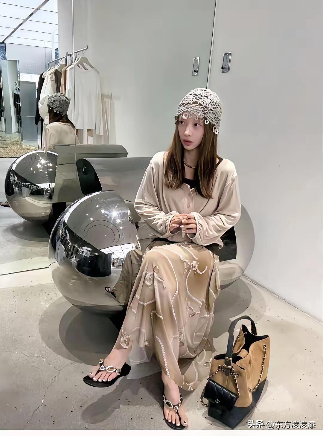 这身打扮有多少人喜欢？
时尚潮流就是特立独行，就是耳目一新！