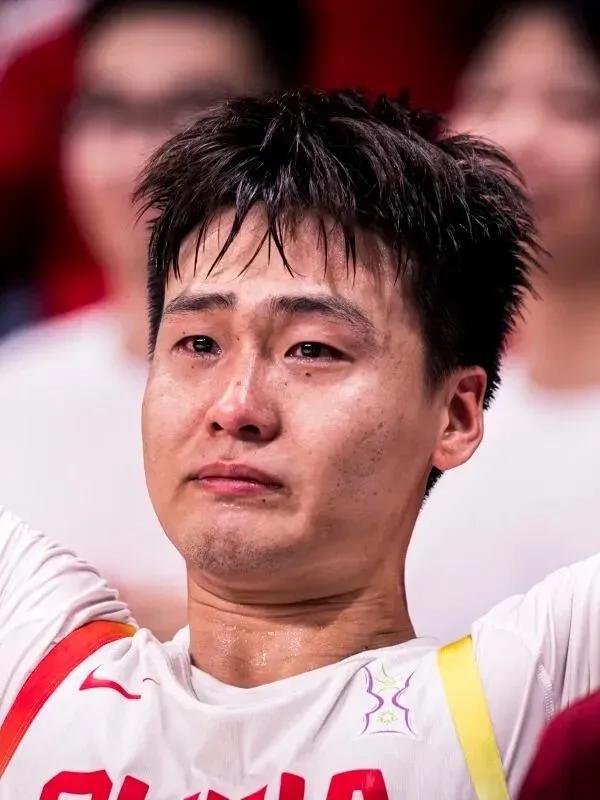 知道赵睿为啥哭吗？大家看看这届名单，只有赵睿一个人打过 19年世界杯，从19年世