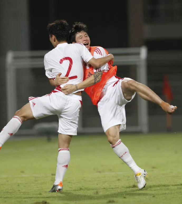 【张爱曦】20110623这场裁判黑得没变了、最后1-3输阿/曼，唯一一球是吴/