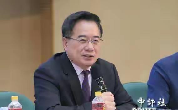 3 月 27 日那天一大早，台北地检署的门口便围拢了众多的人，先前的国民党民代蔡