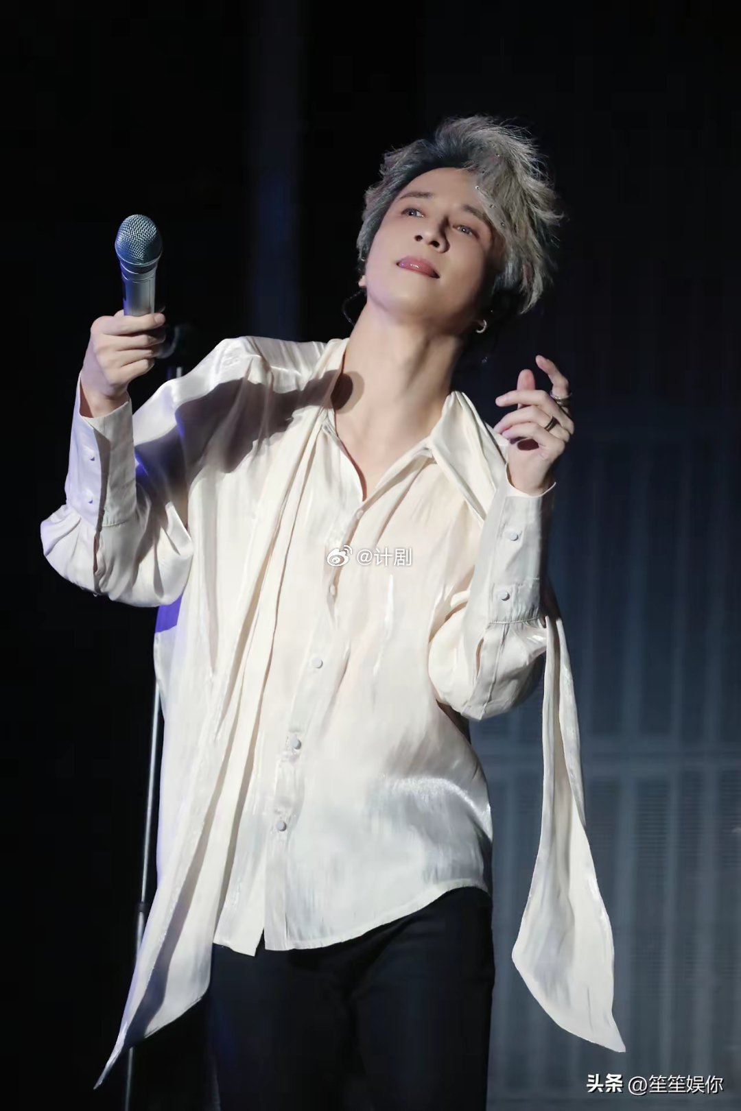 最近娱乐圈挺热闹，薛之谦和前女友李雨桐的旧账又翻出来了，结果还把张杰给卷进去了。