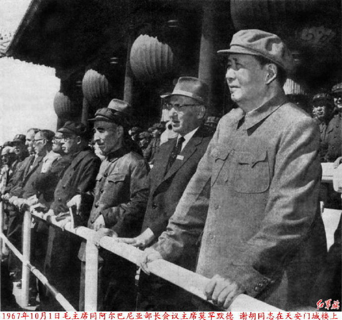 历史上的今日 1967年10月1日上午十时，毛主席和林彪、周恩来等党和国家领导人