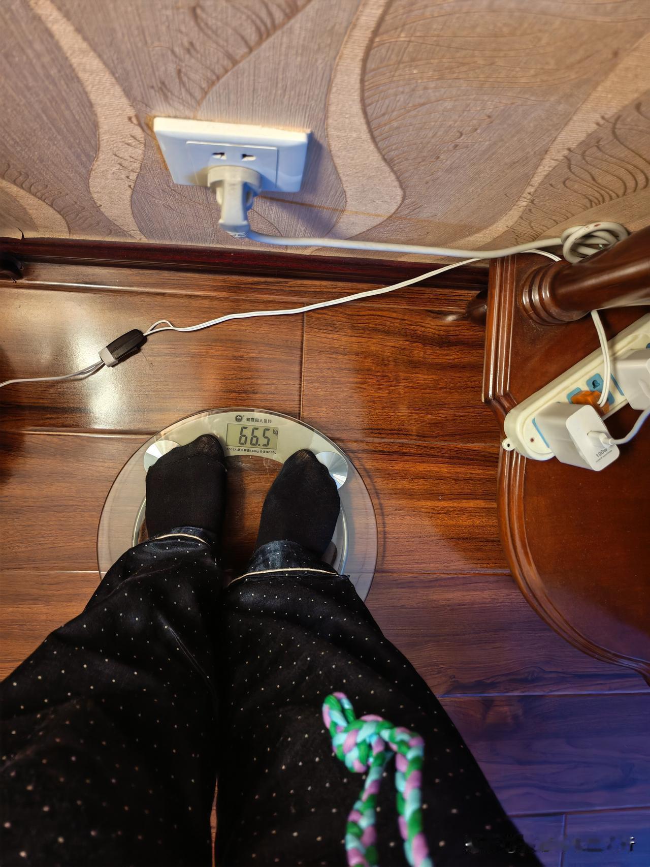 队友退休一年，我体重增加8斤。而且，肉都堆在肚子和腰上。

我身高170，有近十