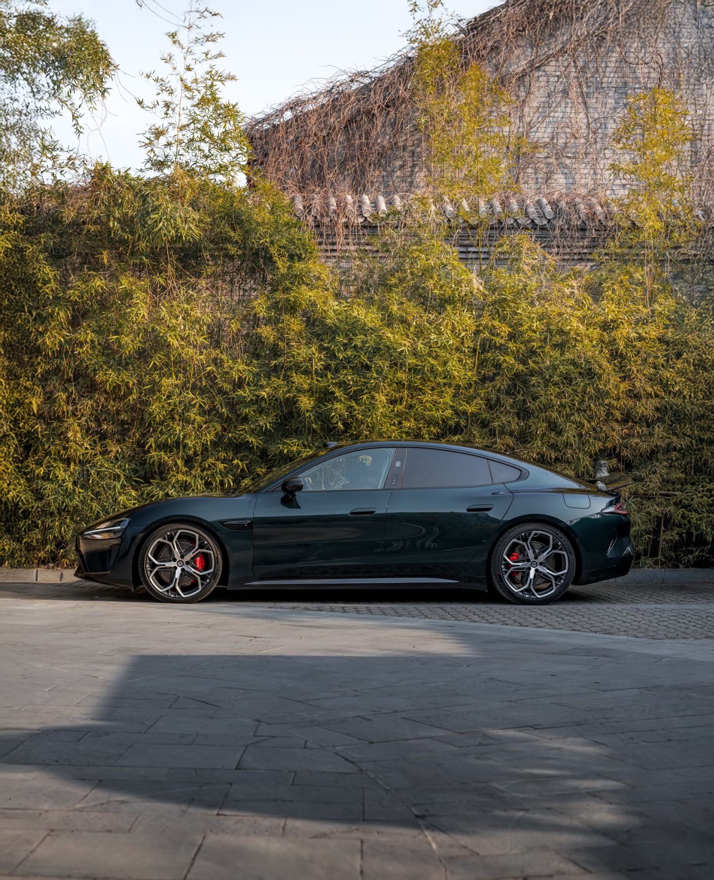 不得不说，小米汽车这线条真完美。小米汽车