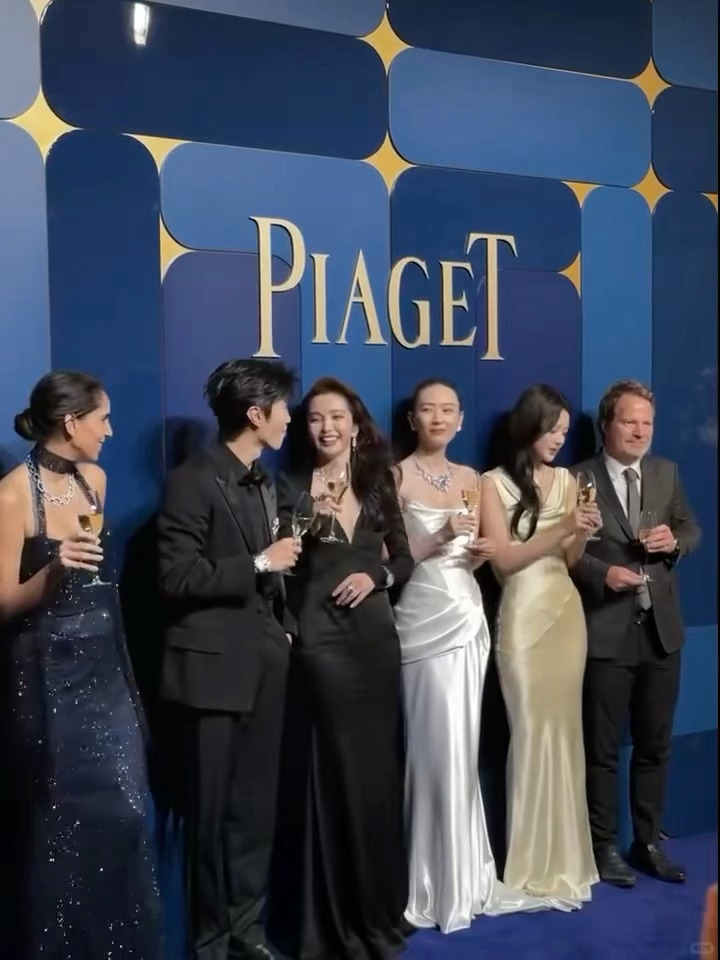 今晚闪耀的伯爵派对🈶李冰冰、陈哲远、童瑶和徐若晗！ 