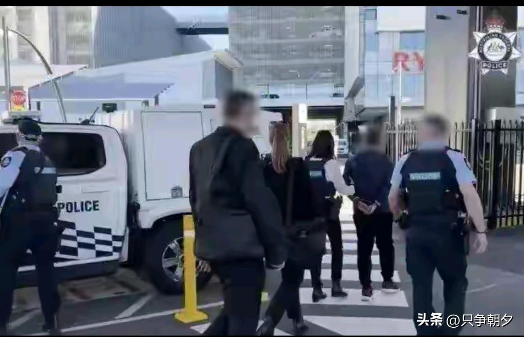 储能出海踩红线！国产企业高管澳洲机场被捕，给澳洲官员送礼藏两万澳元（约合10万人