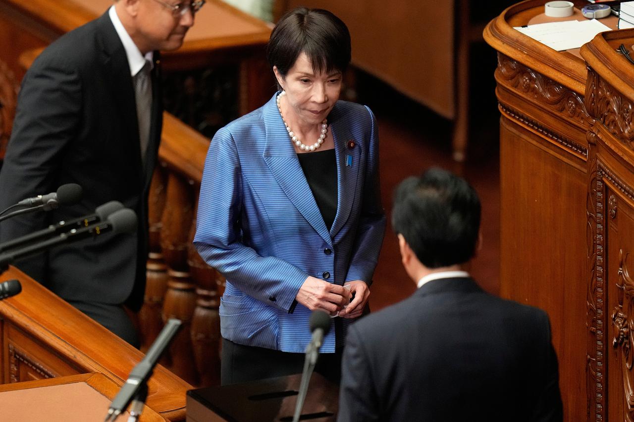 高市重大决定，遭党内大佬“围攻”
综合日本电视台、“日刊体育”7月31日报道，高