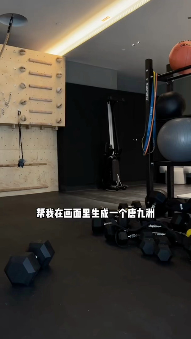 别人来披哥减肥唐九洲来增肌别的哥哥录制披哥忙着减脂瘦身，只有唐九洲反向备战，一有