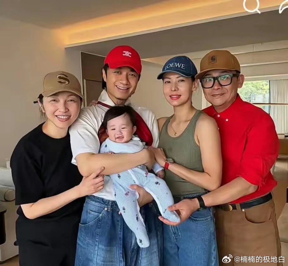 古巨基52岁当爸，妻子陈韵晴57岁产后状态还这么好，真挺难得的。两口子一个是艺人