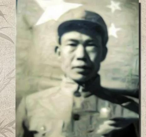 那根钢轨是冰的。

1950年11月26日深夜，我趴在清川江大桥的钢轨上，带着班
