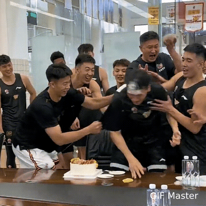广东宏远的高炮台+神射手杜润旺，8月21日过生日！广东男篮在官方社媒上，晒出了球