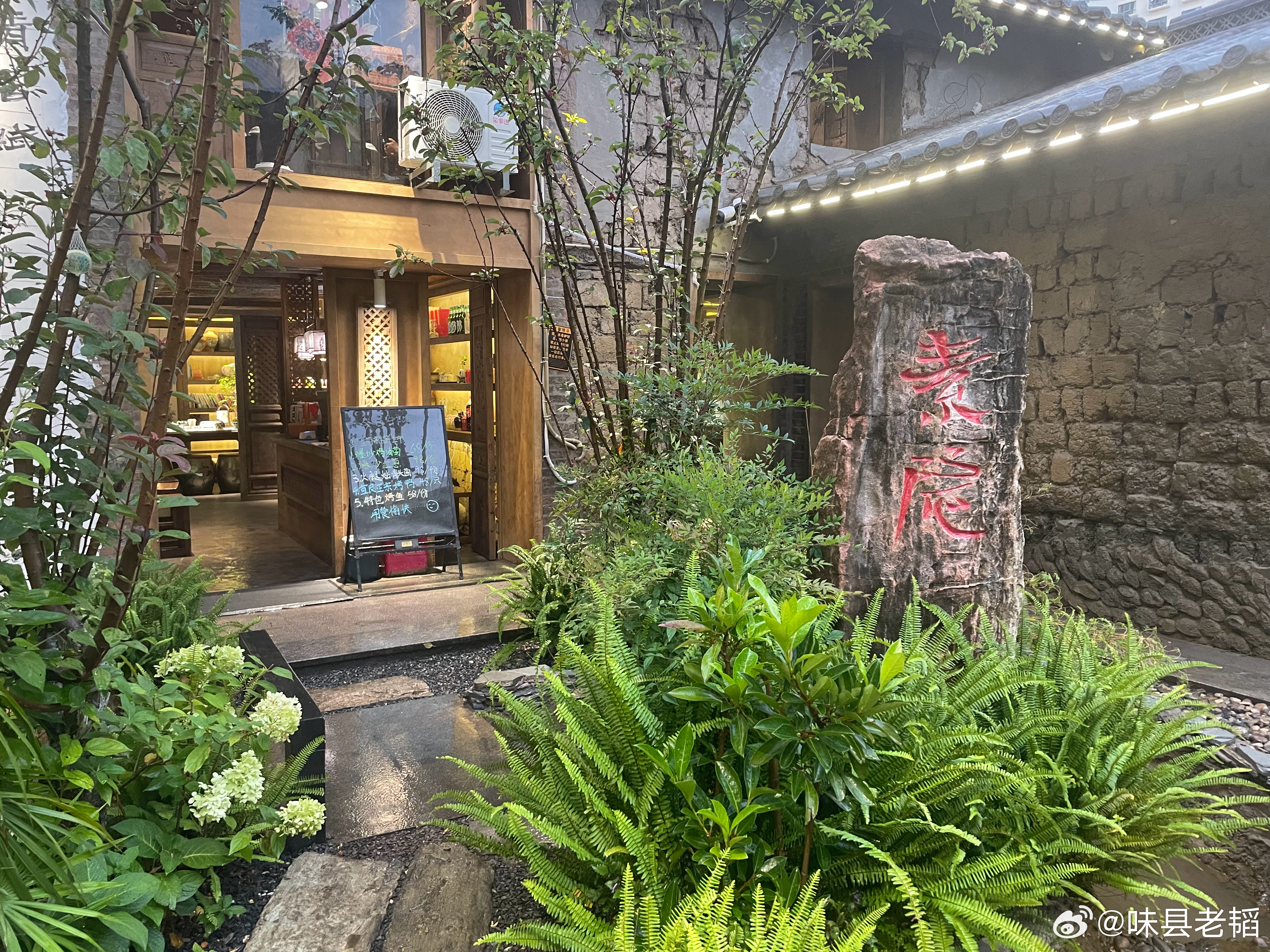 素隐餐厅的用餐环境和菜品质量都是曲靖当下餐饮界的佼佼者之一。唯一的缺点就是少数餐
