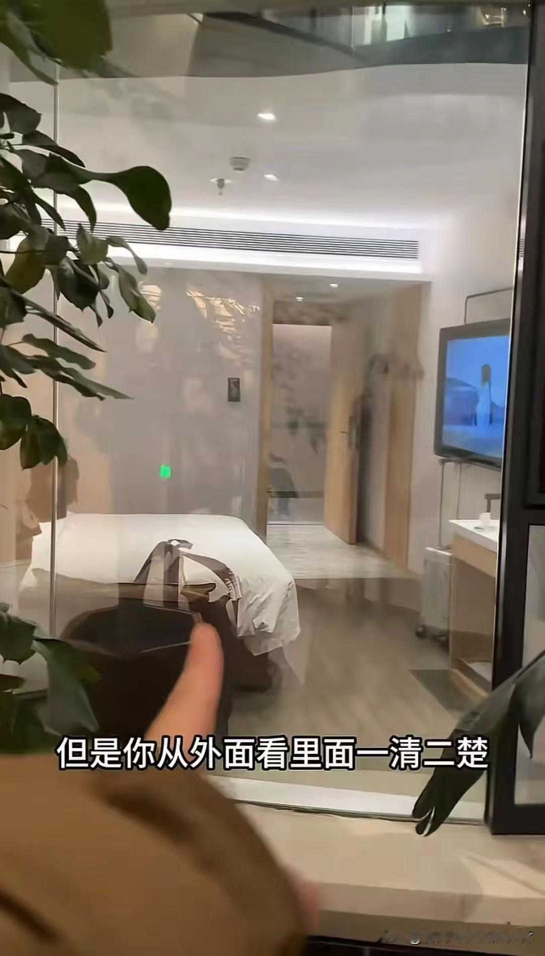 1. 自己的隐私自己上点心！酒店落地窗都有窗帘，入住先检查再拉严实，这是最基本的