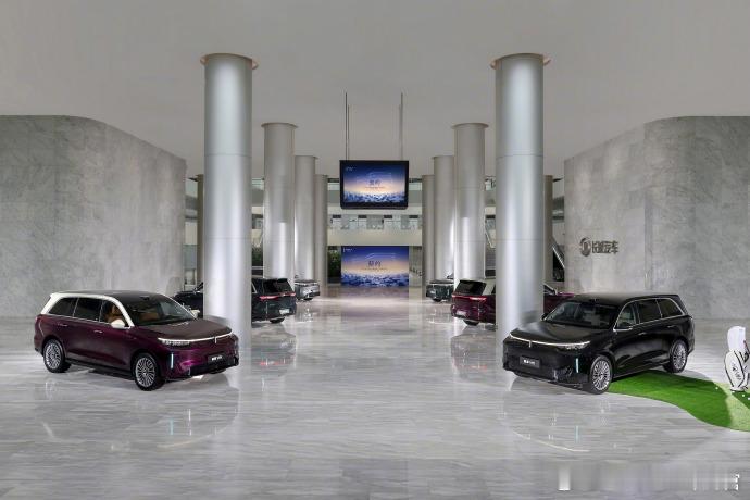 最近几年，车企都在强调“专属平台”，纯电要专属、混动也要专属，仿佛不够“专”，就