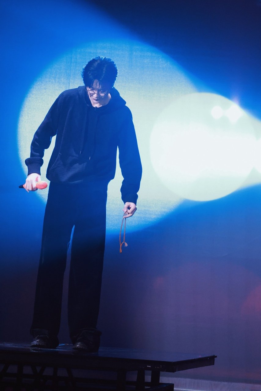 刘宇宁帽衫彩排照🈶 