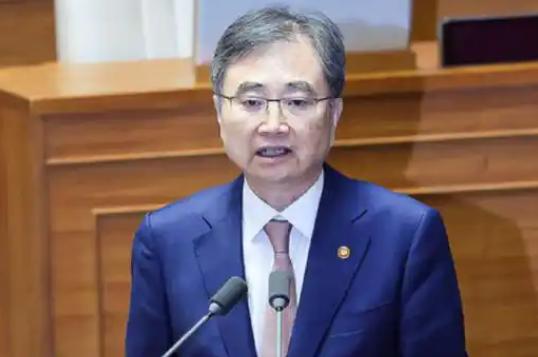 韩国外长主动对华示好，萨德不退、军演照办，中韩回暖就只是表面文章。近期中韩外长完
