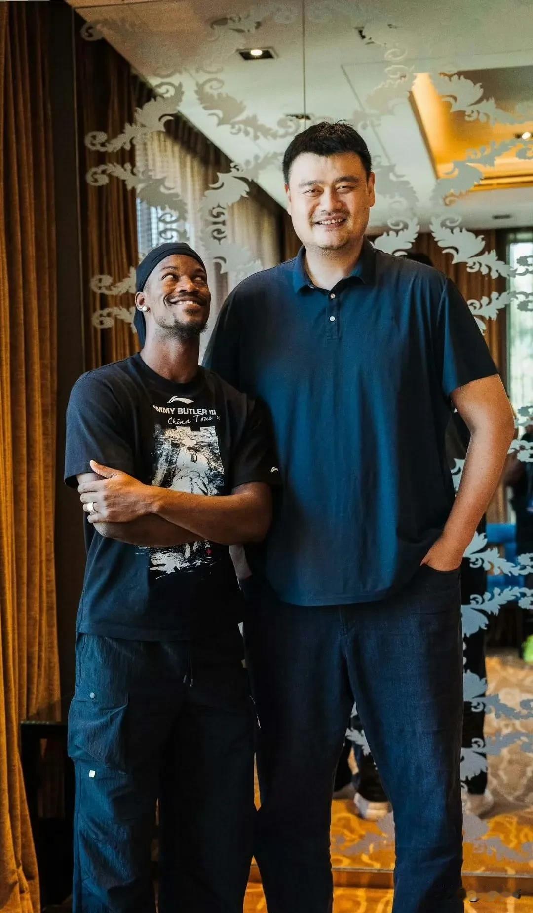 姚明请巴特勒吃饭，巴特勒直言，姚明是他非常喜欢和尊重的球员，他跟姚明聊的很开心！