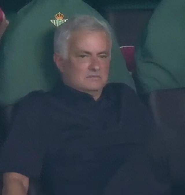 0-1！皇马首败，姆巴佩点球不进+埃斯皮绝平球越位，输球不怪穆帅