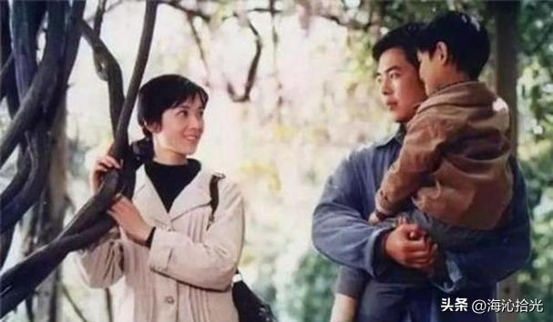 🎬 这是一张上世纪八十年代的电影剧照，您能看出是哪一部影片吗？