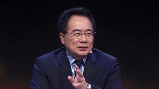 台湾评论员蔡正元博士说，“台湾的上层社会人士70%都拥有美国绿卡和护照，台湾统一