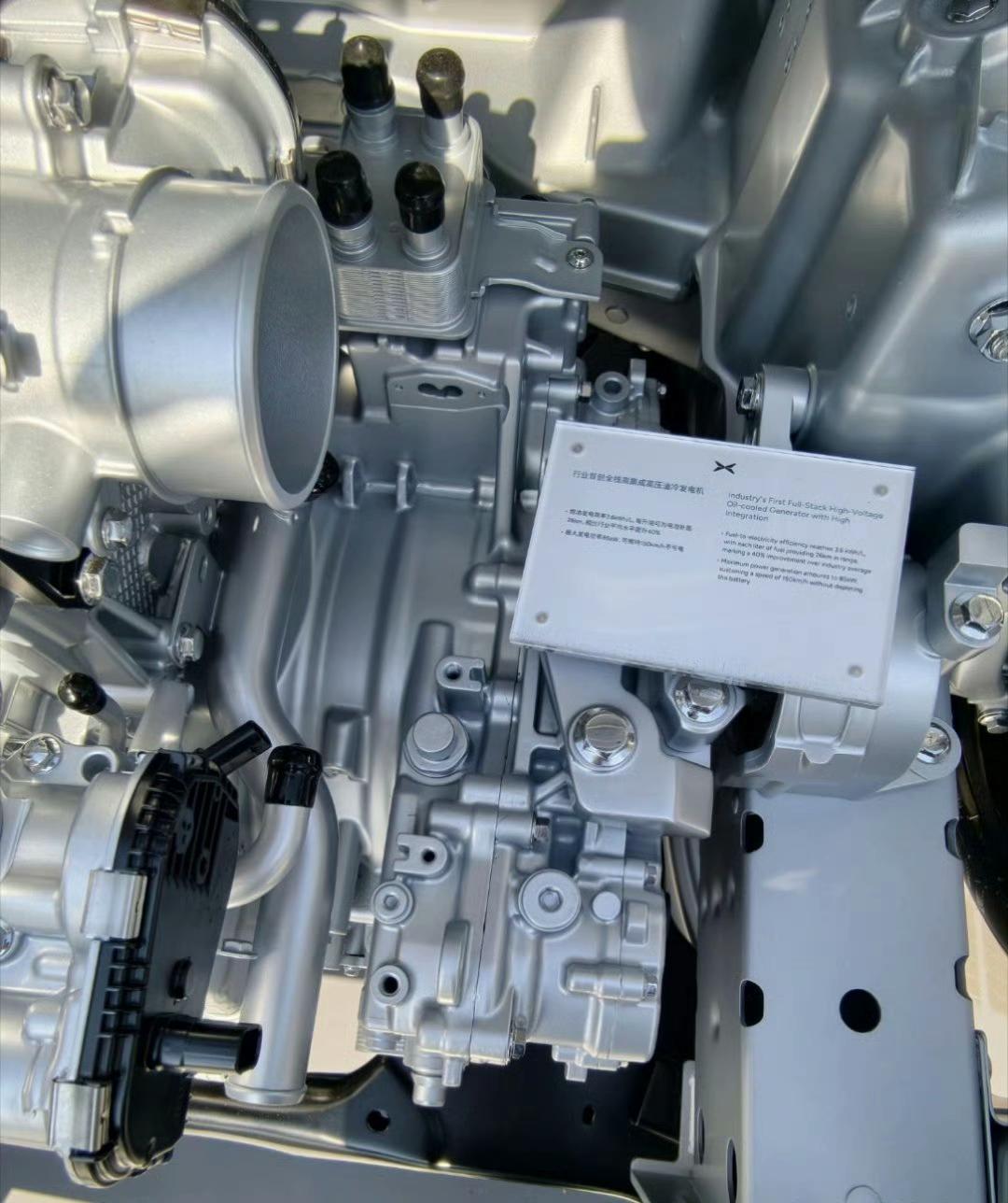 小鹏X9下一代增程太强了
看看几张硬核的照片：
图1： 小鹏X9的发电机，最大发
