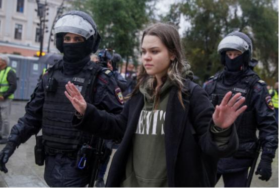 普京看出情况不妙，西方让苏联解体一幕重演，绍伊古紧急出面表态，却显莫斯科力不从心