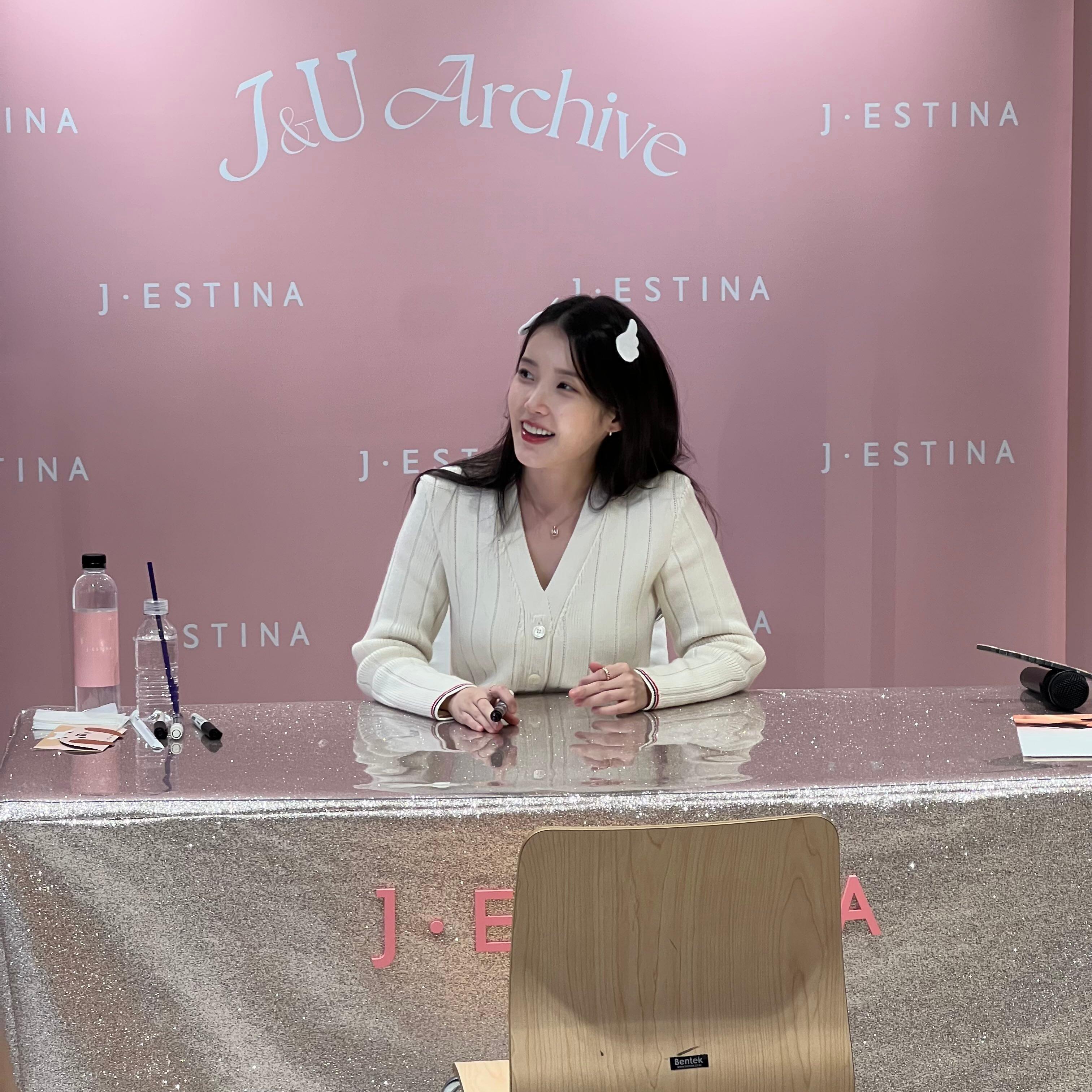 251126 IU x J.estina粉丝签售会饭拍kiyo～戴上了小翅膀发夹