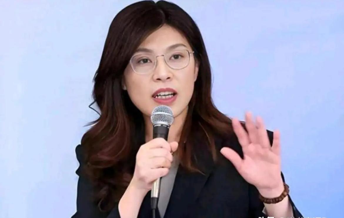 昨天（18日）郑丽文表示，两岸问题的解决可以参照“欧盟模式”。郑丽文声称，我比所