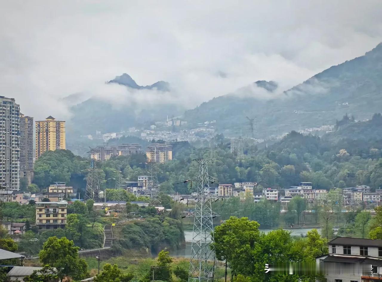 生活中这十条禁忌是绝对不能触碰的
1、不要在公共场合吵架
2、不要在孩子面前吵架