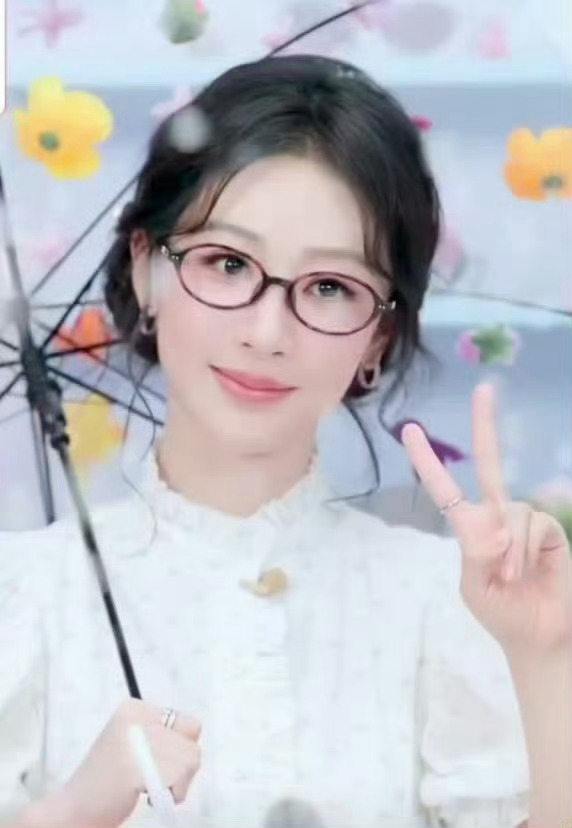 杨紫今日份品牌直播造型