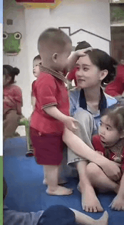 英雄不问出处，流氓不问岁数，甭管年长年幼，没德就是渣～