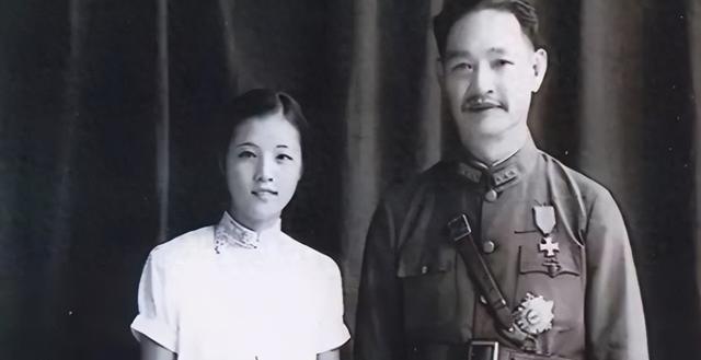 1938 年 7 月，17 岁的郭翼青嫁给了 54 岁的三婚男程潜。新婚之夜，圆