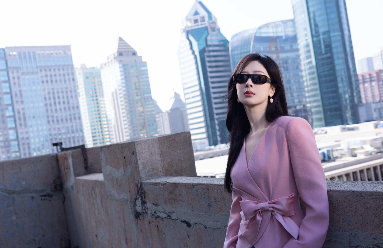 杨紫罗马时装周出发图期待华伦公主杨紫闪耀罗马！[送花花] ​​​