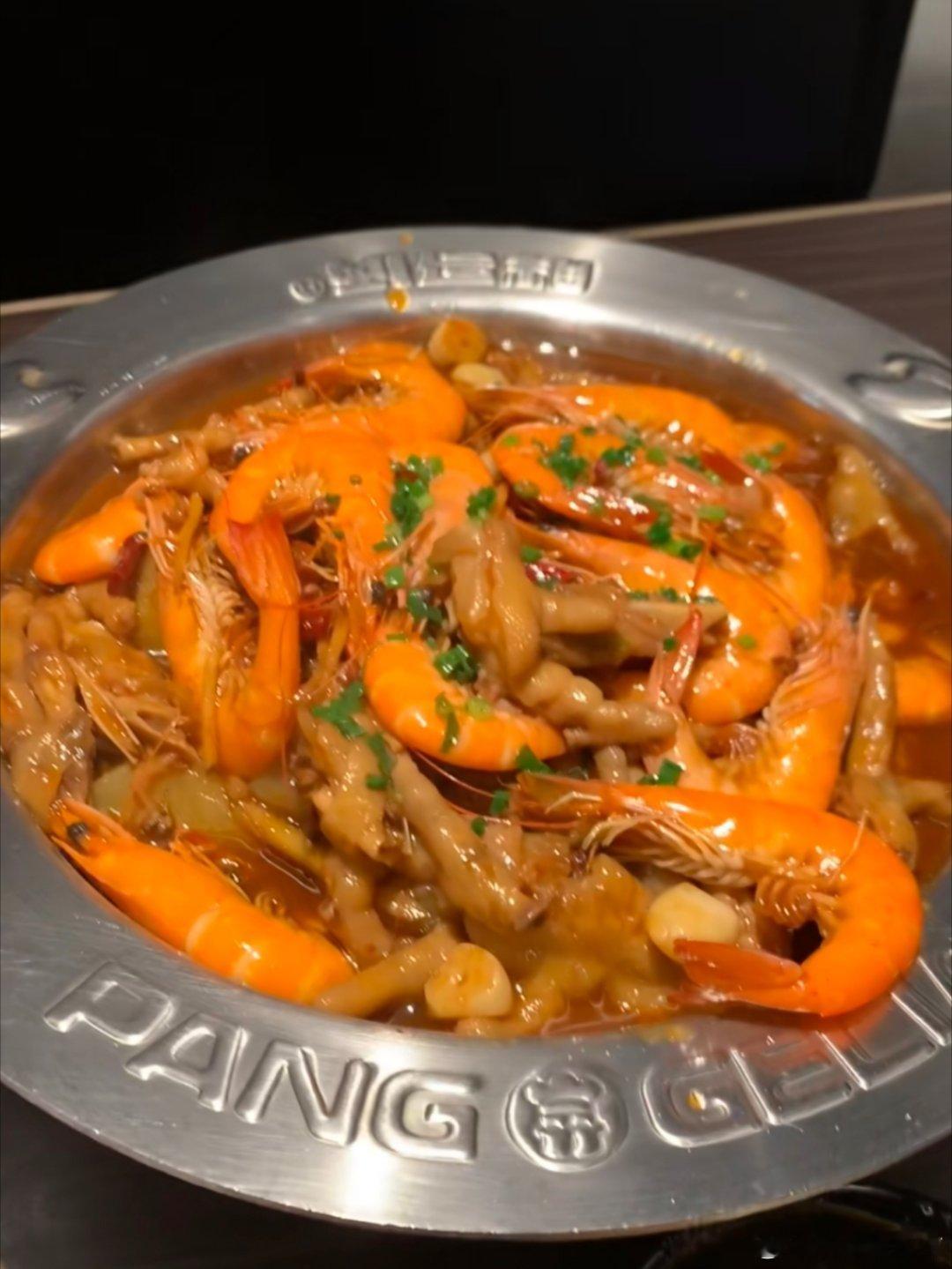 谁能不爱肉蟹煲呢[哈哈]这个汤汁真的绝，太好吃了[太开心]#日常##美食# ​​
