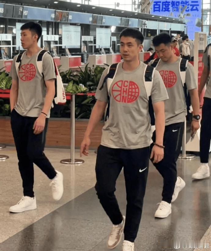中国男篮19人“编外军团”出征长沙！徐昕焦泊乔在列，郭士强这盘棋看懂了

昨晚，