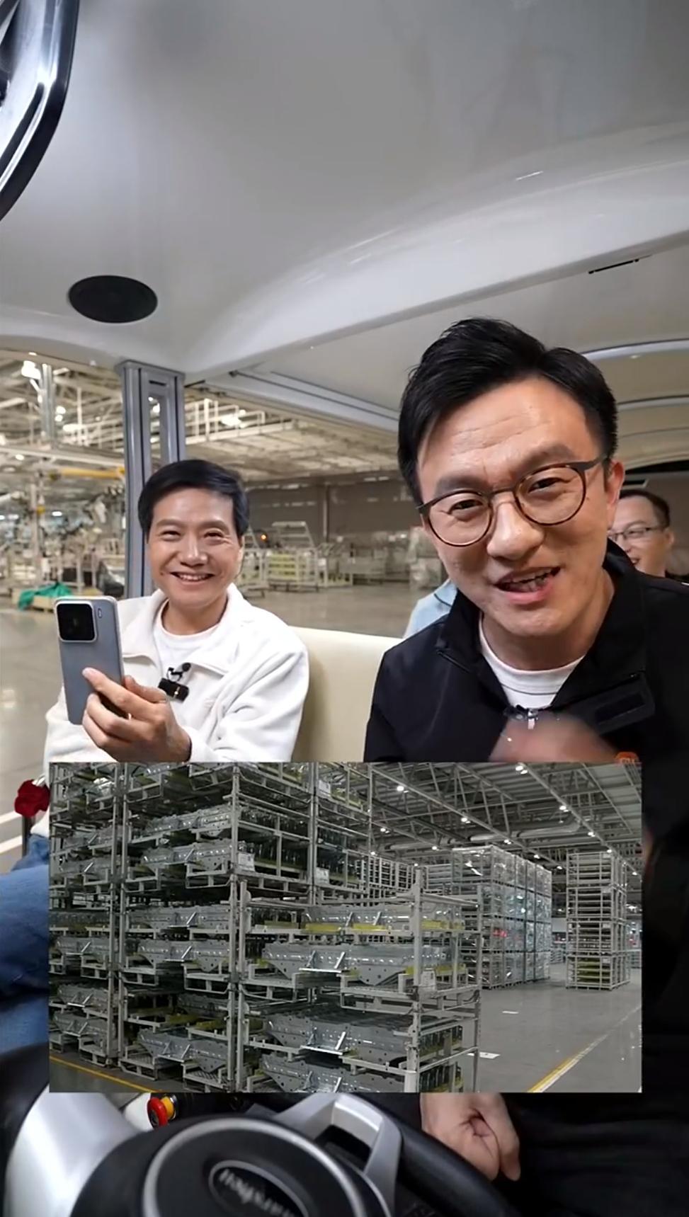 雷军跨年直播  这位滔滔不绝的家伙，是我们工厂的同事~大学老师出身（怒），所以…