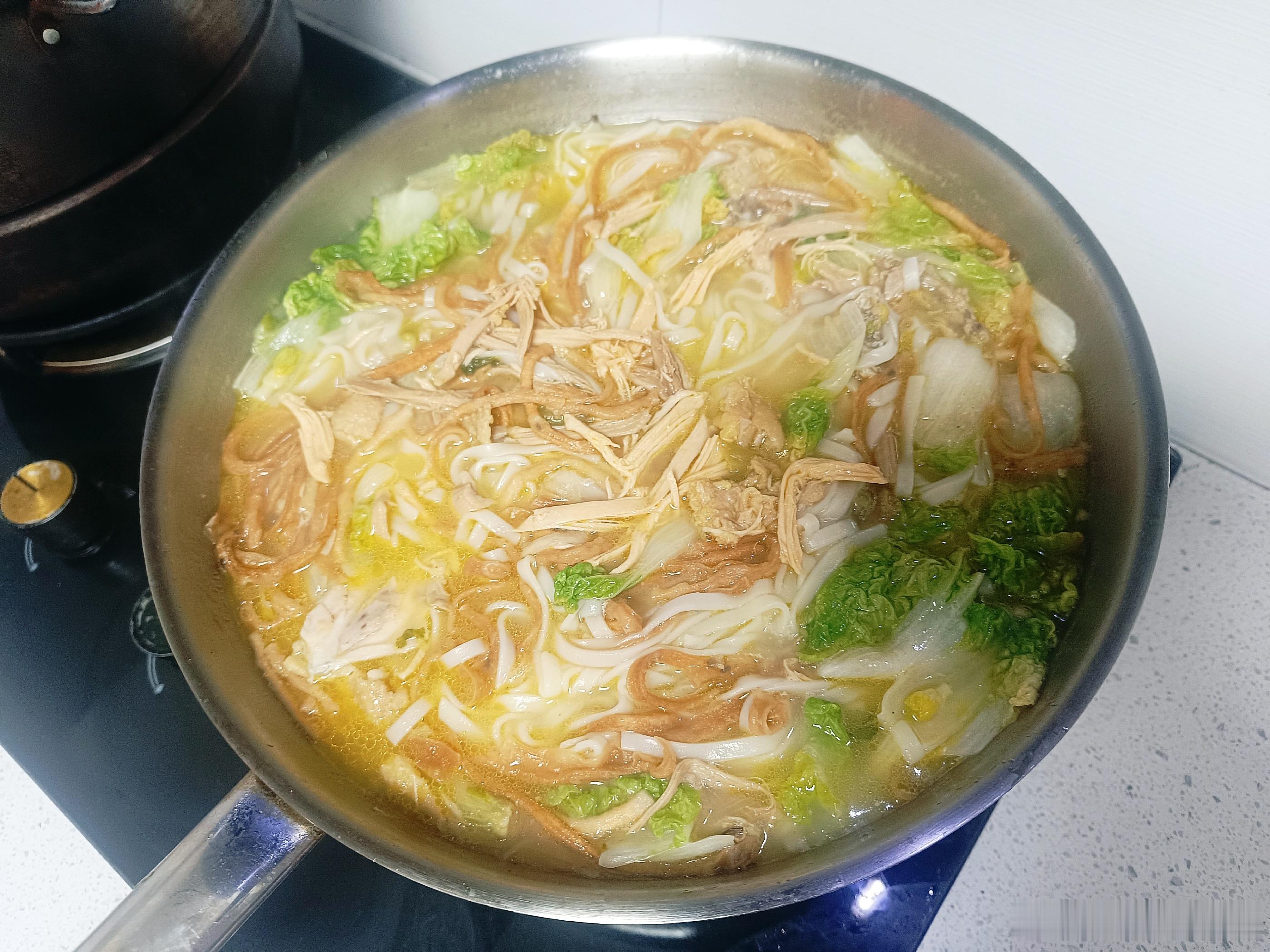 一锅鸡汤面🍜 