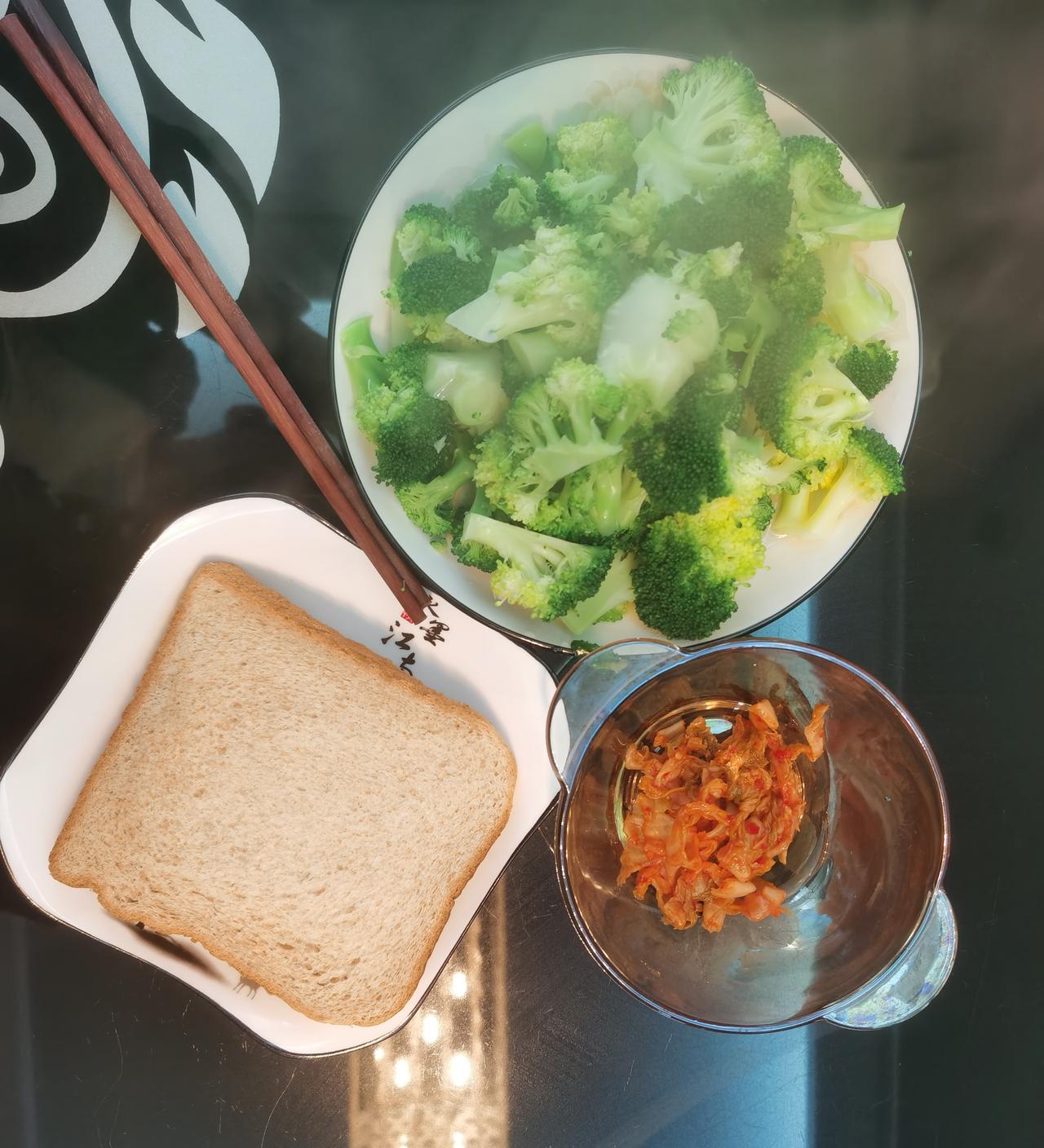 老手说股：（7）
今天我是跑休，即昨天跑步的，今天休息，晚上就搞点水煮西兰花。

