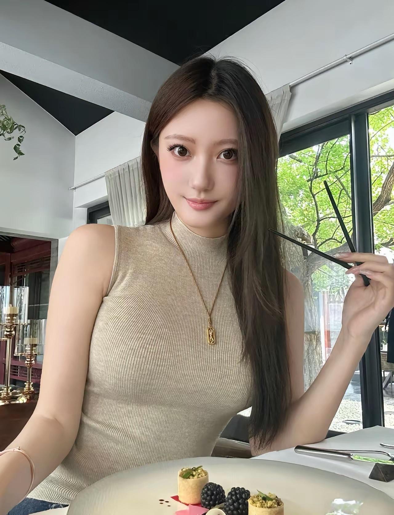 精致下午茶时光，美食与美景相伴